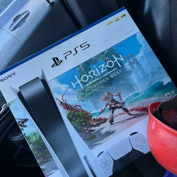 PlayStation 5 - Picture 3 of 3